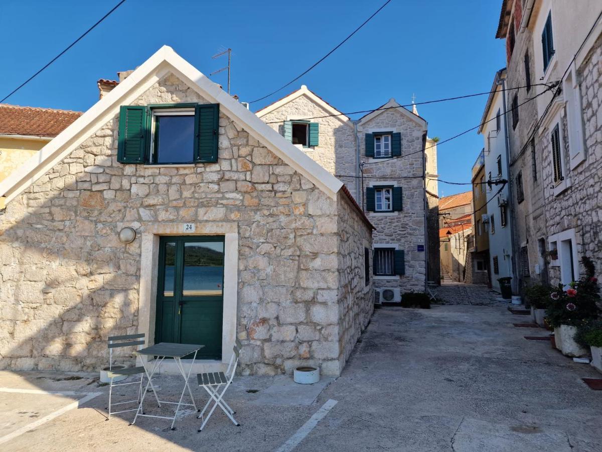 House Riva Apartment Pirovac Luaran gambar